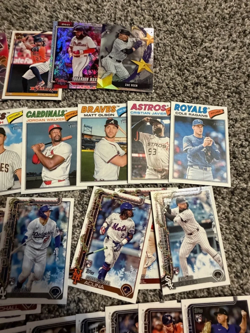 Lot of 130 Topps 2025-2026 baseball cards with rookies & inserts - Picture 5 of 10
